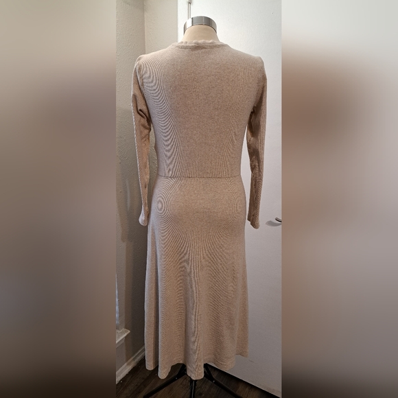 🤍Club Monaco Long Sleeve Rib Knit Midi Dress🤍 - Picture 10 of 11